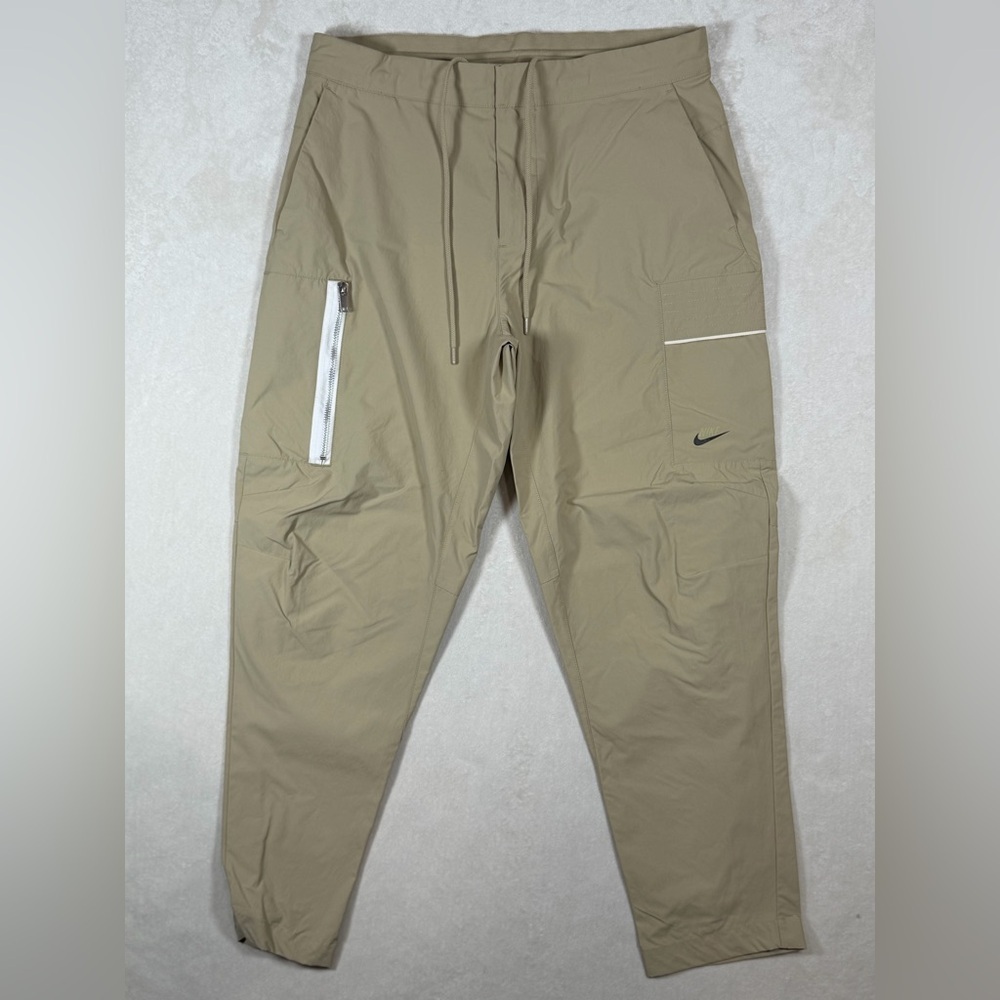 Nike Sportswear Style Essentials Men's M 32W Utility Pants in Beige